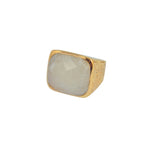 Chevalière dorée pierre facettée et fleurs