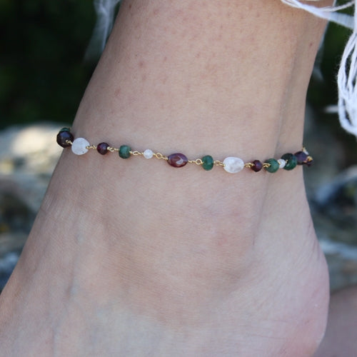 Bracelet de cheville doré et pierres