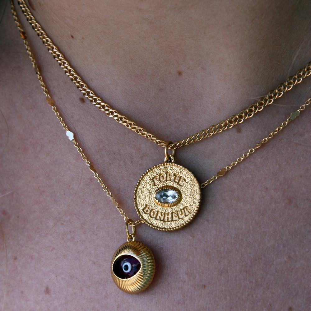 Collier doré médaille porte bonheur et pierre