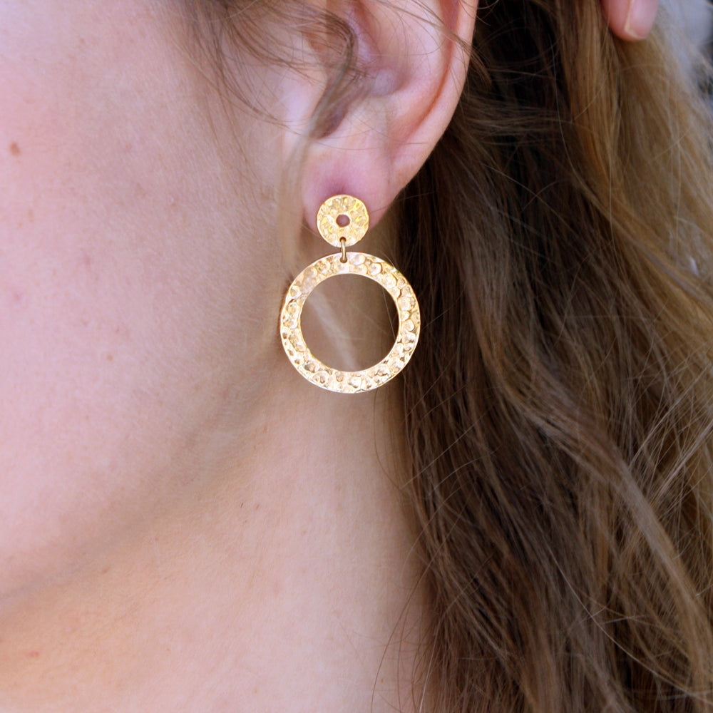 Boucles dorées anneaux martelés