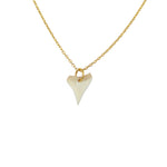 Collier doré dent de requin