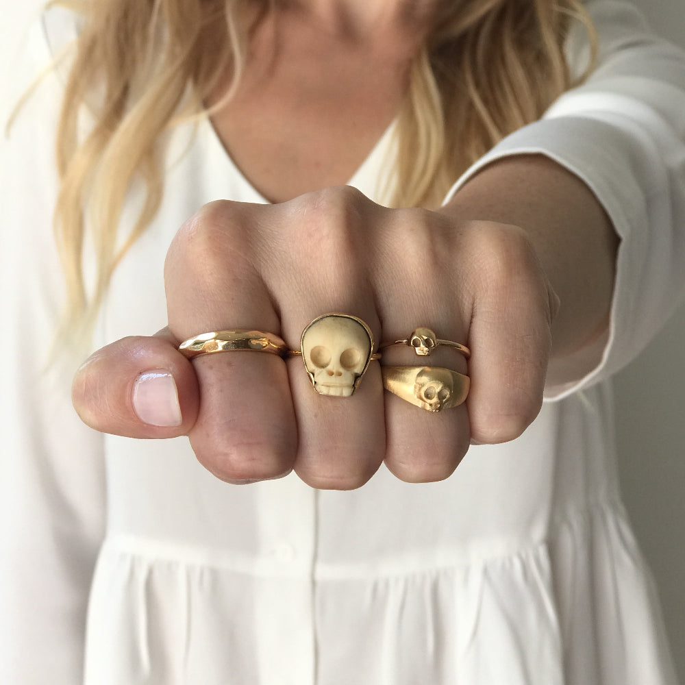 Bague tête de mort dorée à l’or fin 18k - Bagues