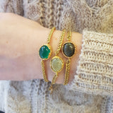 Bracelet cordon tressé doré et pierre cabochon