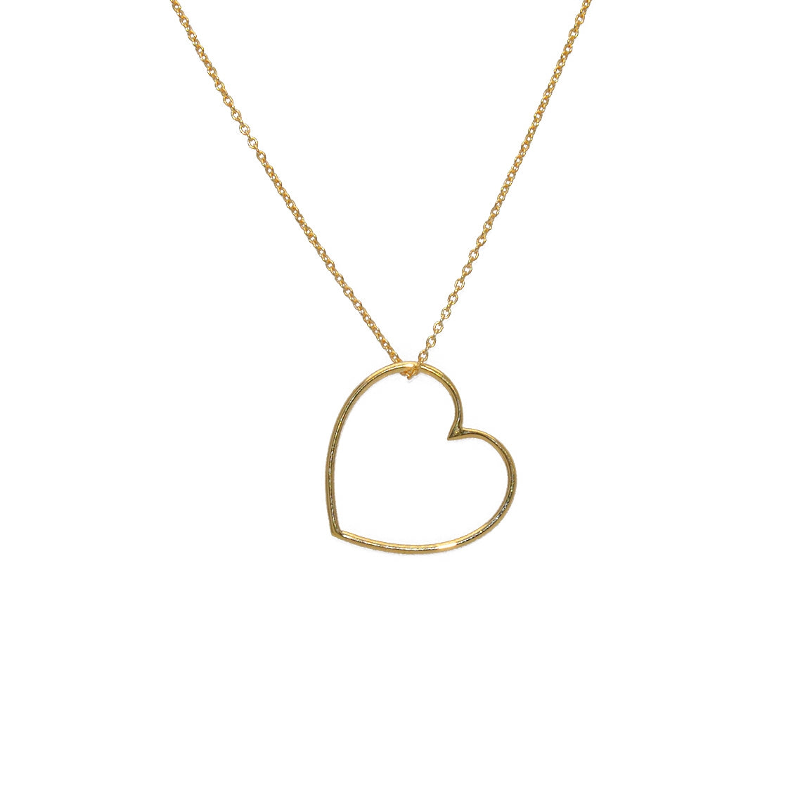 Collier doré et coeur évidé