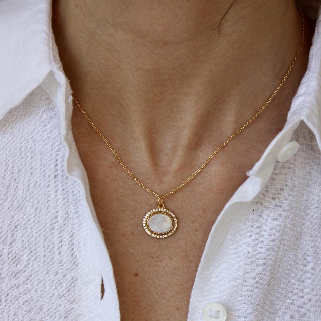 Collier doré pierre plate et zircons - PIERRE DE LUNE