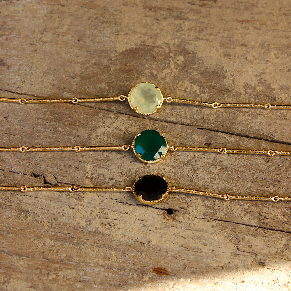 Bracelet doré barres martelées et pierre ronde
