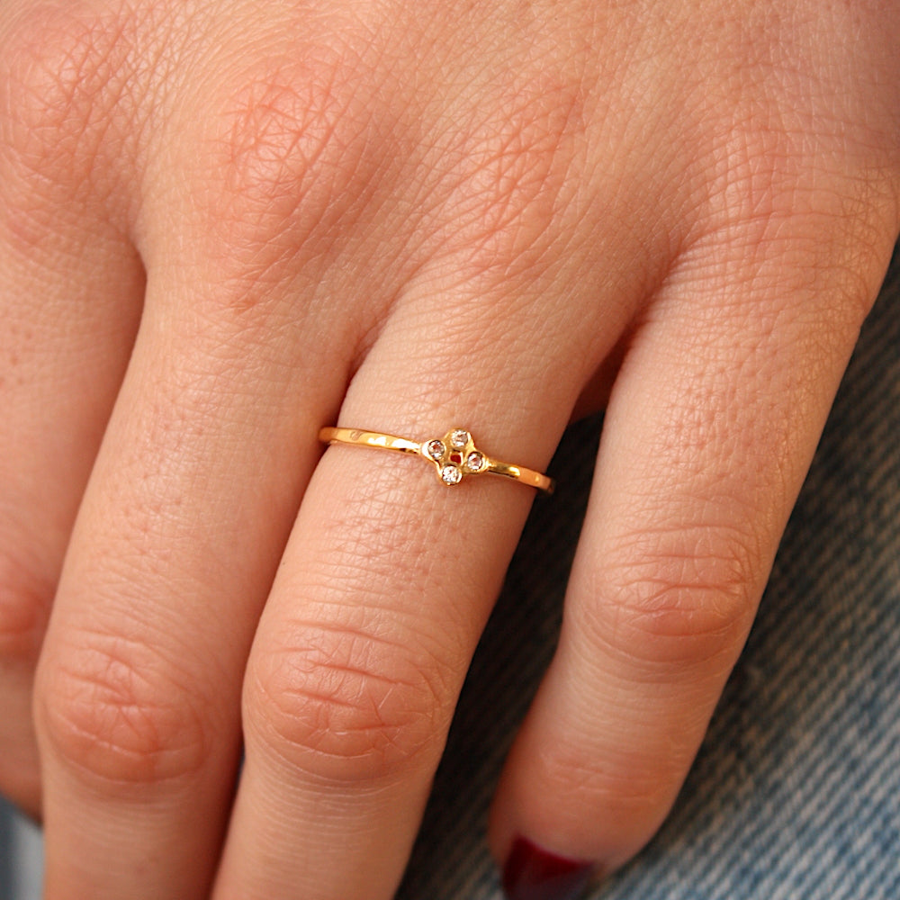 Bague dorée martelée et zircons - 50 / ZIRCONS BLANCS