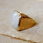 Chevalière dorée pierre facettée et fleurs - 54 / PIERRE DE