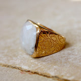 Chevalière dorée pierre facettée et fleurs - 54 / PIERRE DE