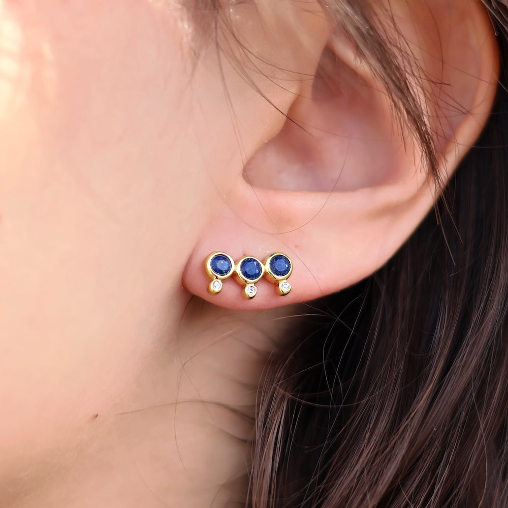 Boucles dorées puces trois pierres et zircons - LAPIS -