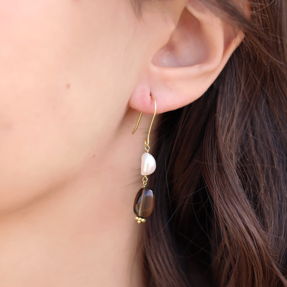 Boucles dorées pierre et perle - QUARTZ FUMÉ - Boucles