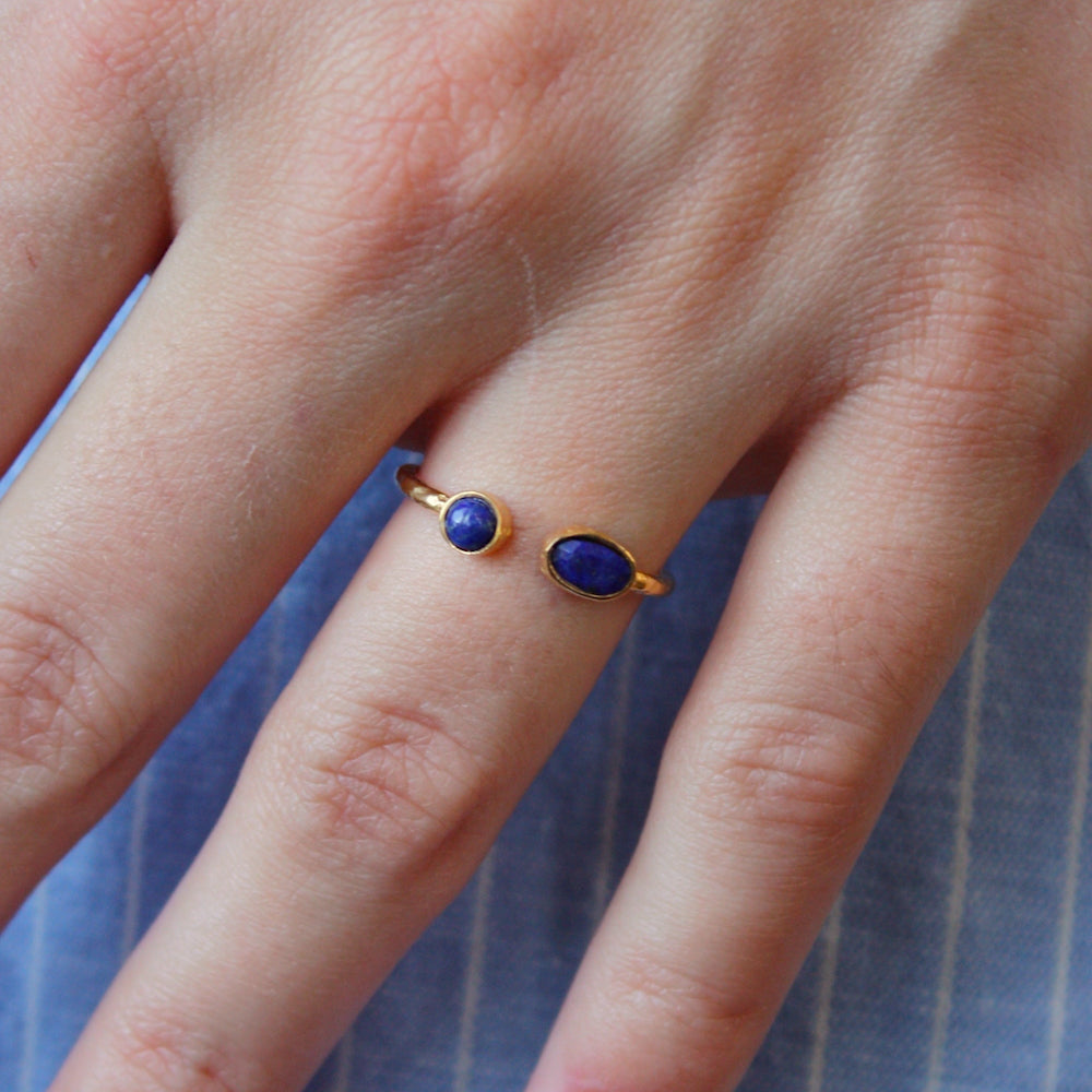 Bague dorée martelée ouverte et 2 pierres - 50 / LAPIS