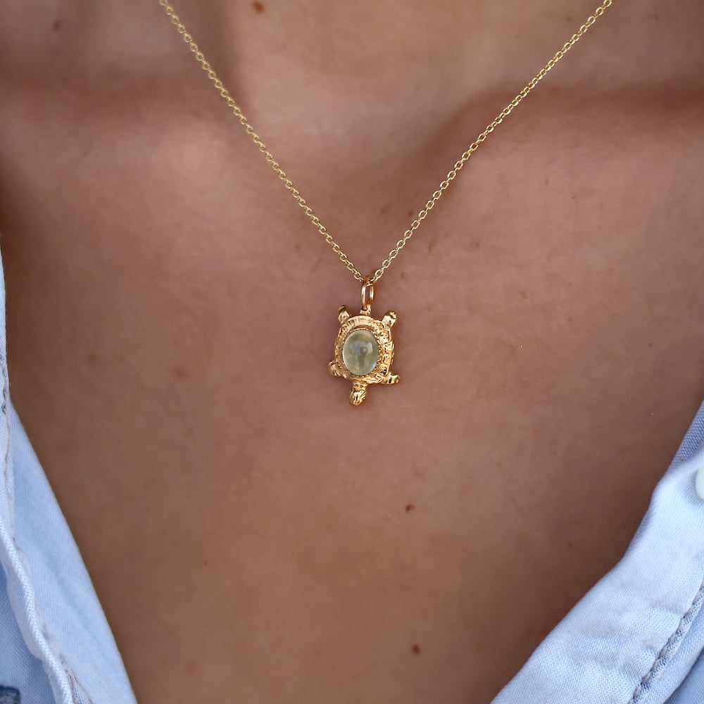 Collier doré et tortue pierre cabochon - PREHNITE