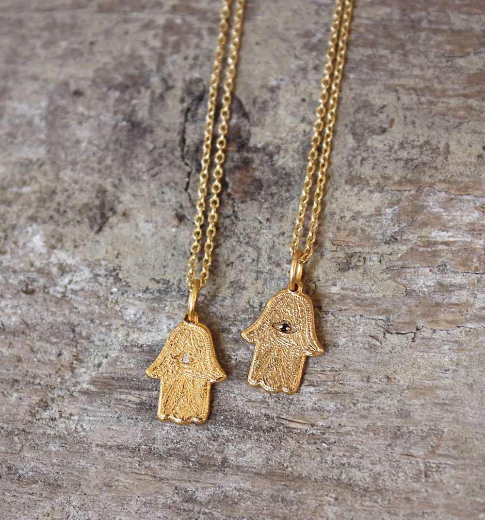 Collier main de fatma dorée et zircon