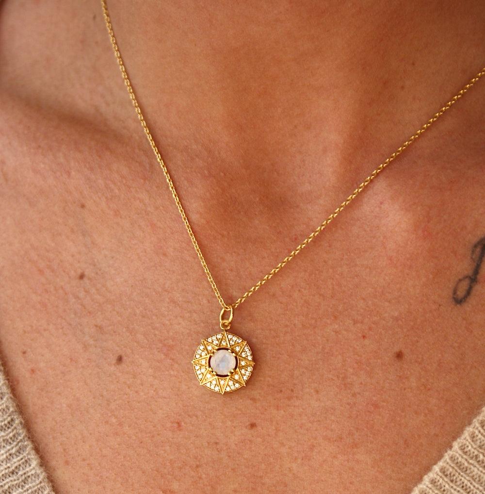 Collier doré médaille étoile pierre et zircons - PIERRE DE
