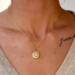 Collier doré médaille étoile pierre et zircons