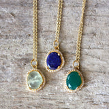 Collier doré pierre irrégulière et zircons