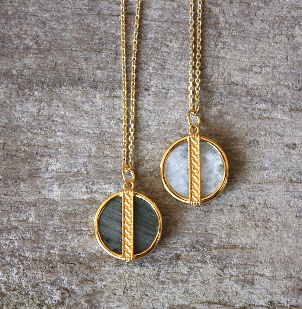 Collier doré médaille pierre sertie - PIERRE DE LUNE