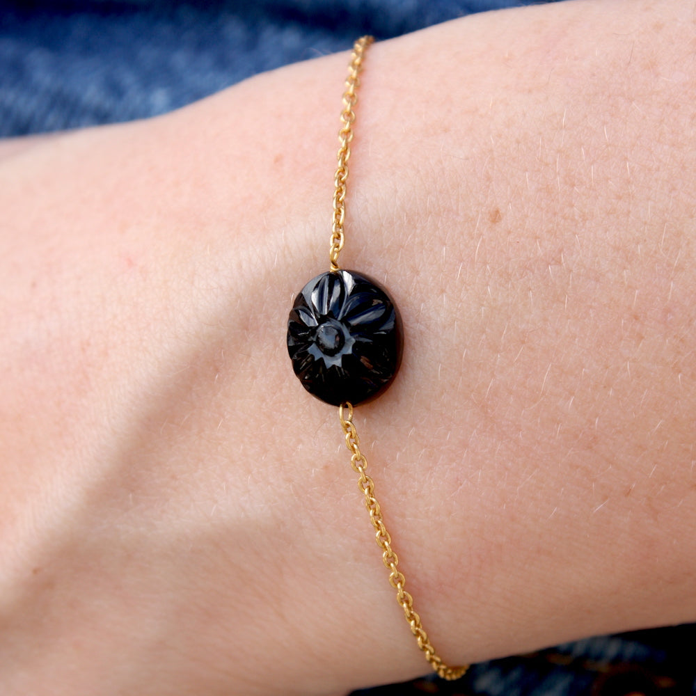 Bracelet doré fleur en pierre naturelle
