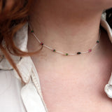 Collier doré fil beige et mix de pierres 42 cm