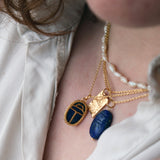 Collier doré grand scarabée pierre lapis 42 cm