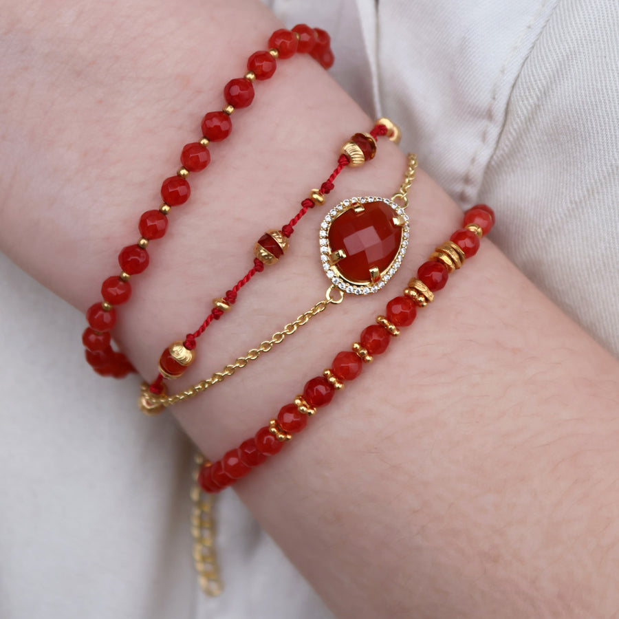 Bracelet agates rouges facettées et disques dorés