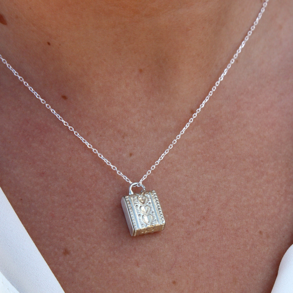 Collier argent 925 et boite porte bonheur