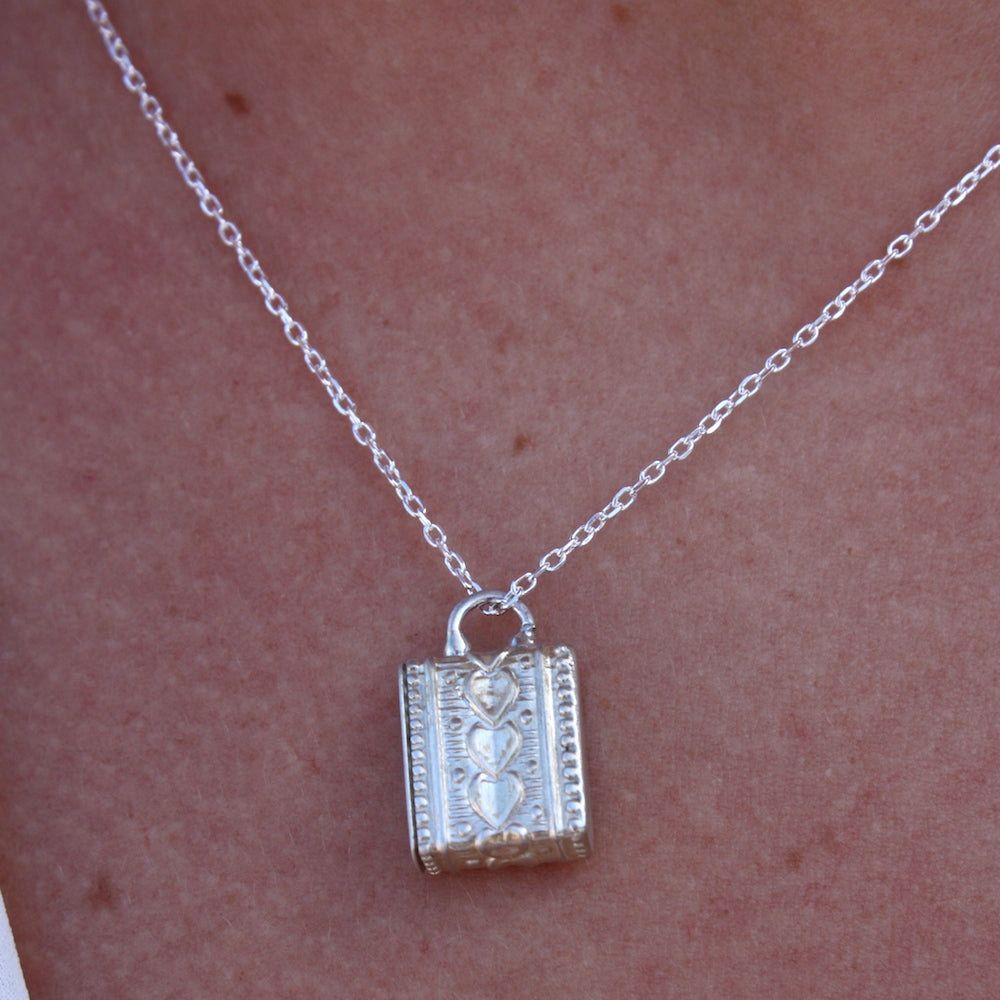 Collier argent 925 et boite porte bonheur