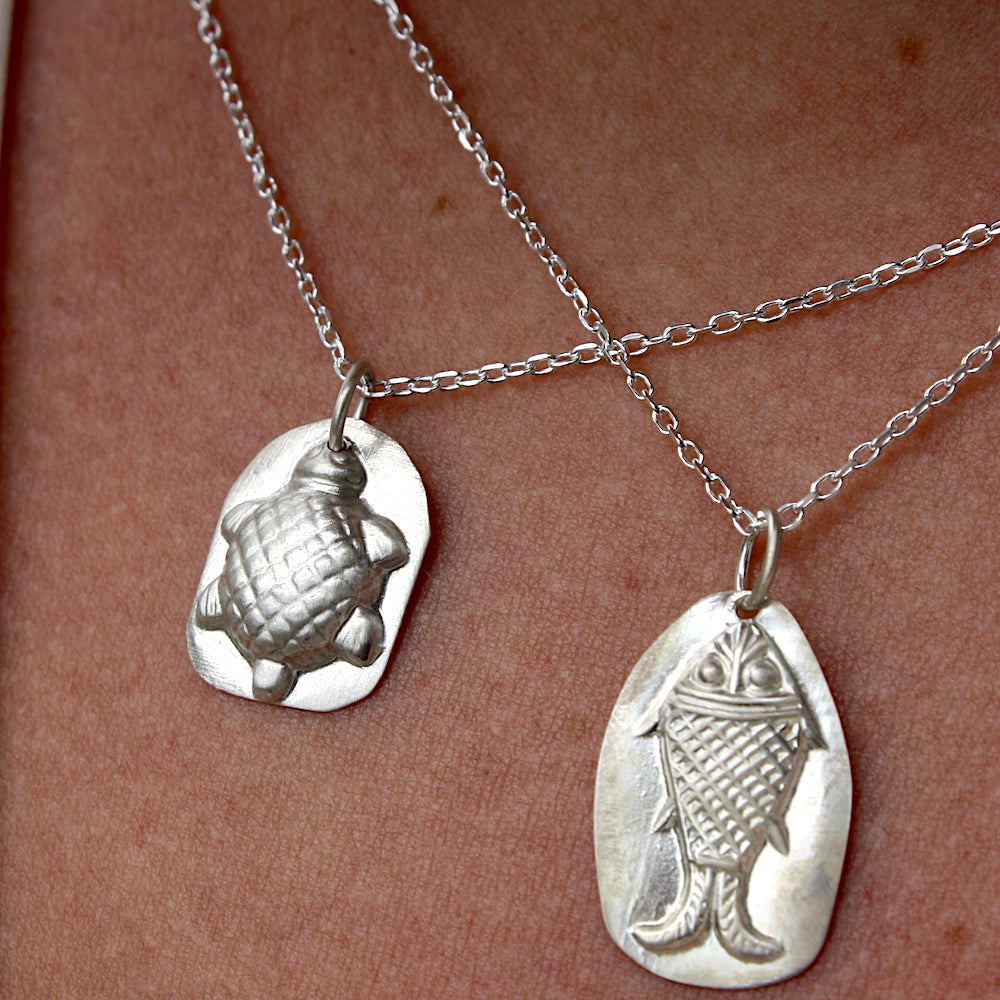 Collier argent 925 et pendentif mate tortue estampillée