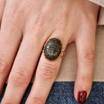 Bague dorée scarabée taillé dans la pierre - 52 /