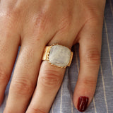 Chevalière dorée texturée et pierre carrée - 50 / PIERRE DE