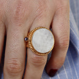 Chevalière dorée XXL pierre ronde - 50 / PIERRE DE LUNE