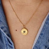 Collier doré médaille good karma pierre naturelle -