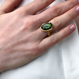 Bague dorée texturée et scarabée pierre cabochon