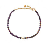 Bracelet de cheville doré et pierres facettées