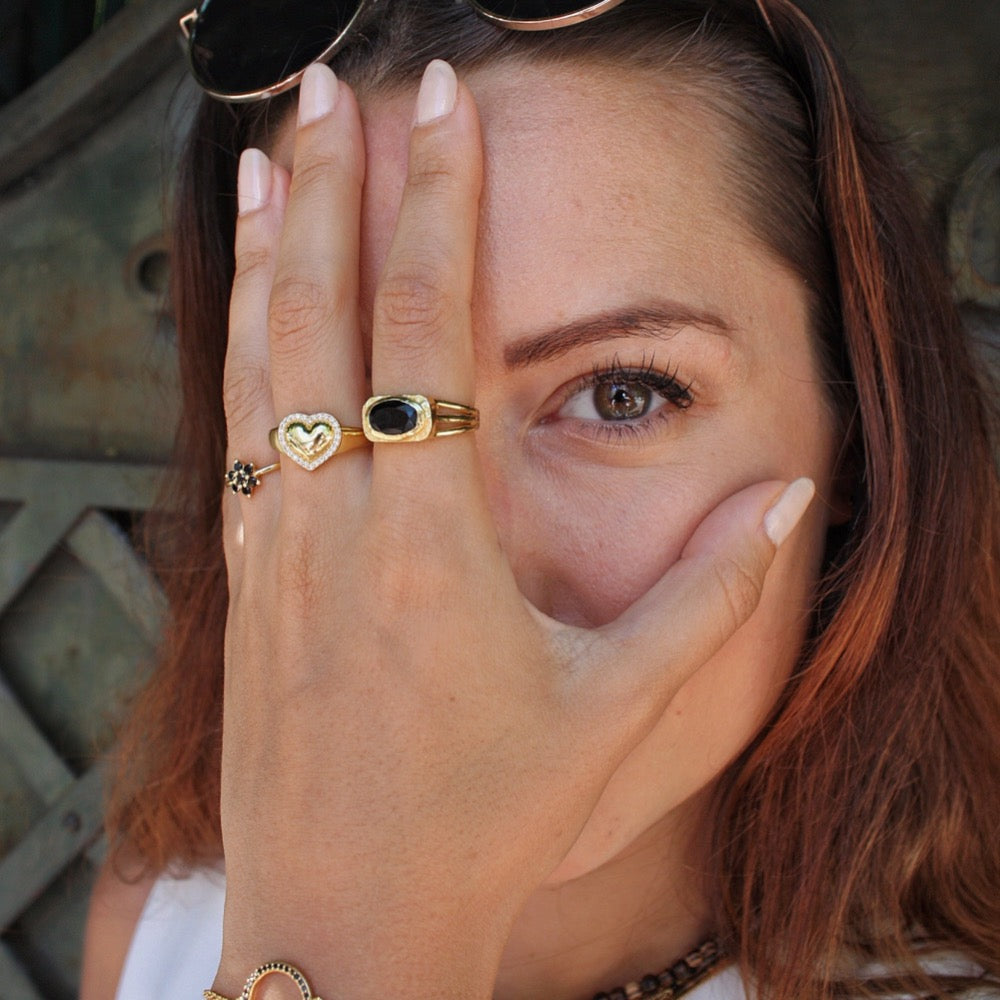 Chevalière dorée triple anneaux et pierre ovale