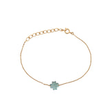 Bracelet doré trèfle labradorite avec étoile des vents dessus