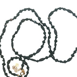 Collier doré perles noires et en bois noir avec noeuds noirs 75 cm