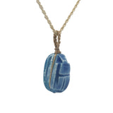 Collier doré scarabée en céramique teintée en bleu 75 cm