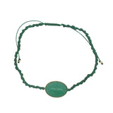 Bracelet cordon vert scarabée taillé dans onyx verte ovale cerclée de doré