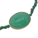 Bracelet cordon vert scarabée taillé dans onyx verte ovale cerclée de doré