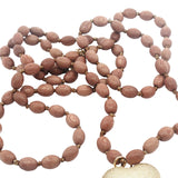 Collier doré coeur bombé brossé perles bois marron 90 cm