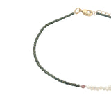 Chaine de cheville dorée perles de culture, tourmaline et perles métallisées vertes