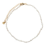 Chaine de cheville dorée petites perles de culture et fil beige