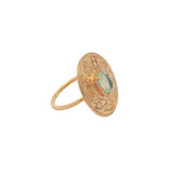 Bague dorée fleur gravée avec pierre
