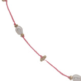 Collier doré fil rose fluo perles de culture et perles dorées 60 cm