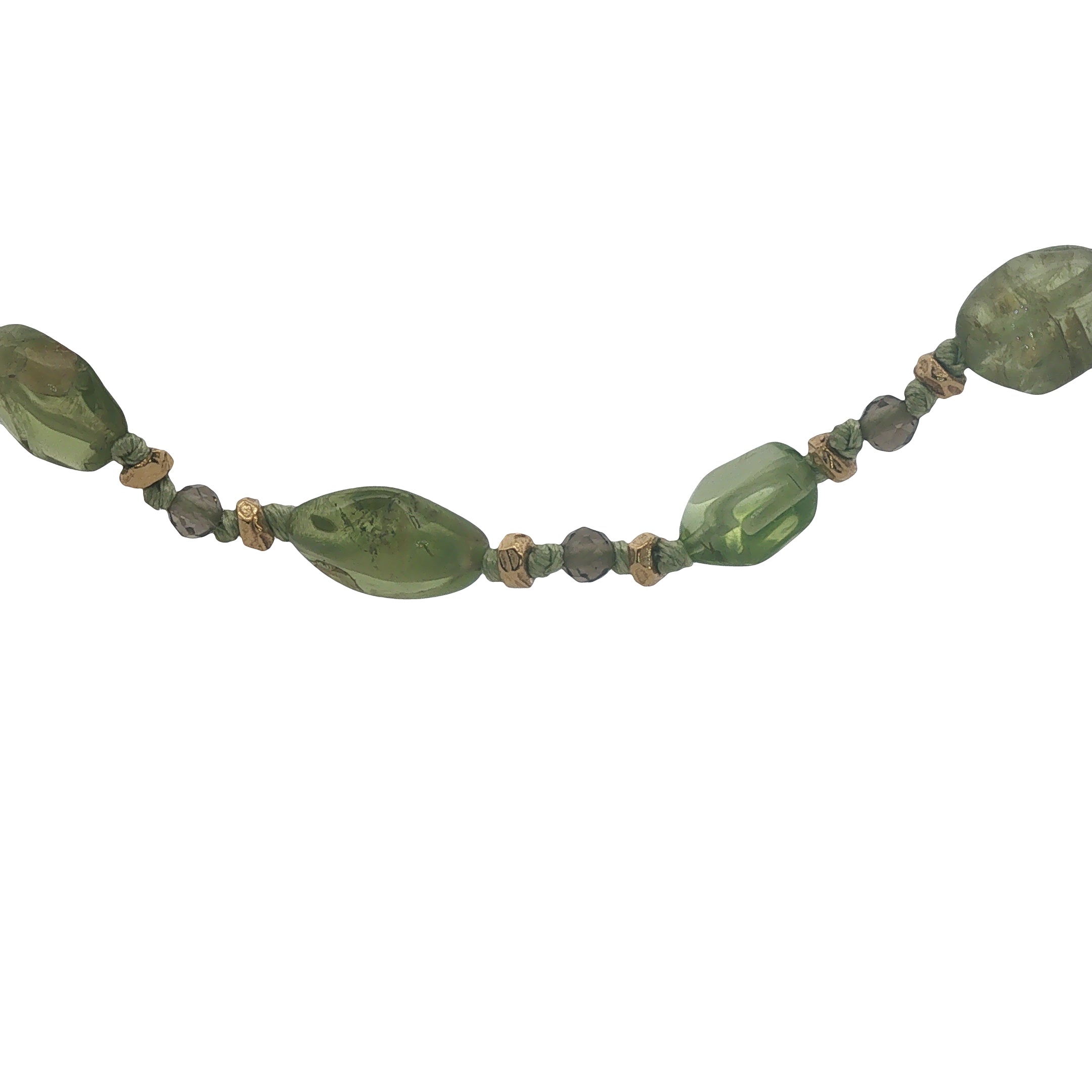 Collier doré péridot, perles dorées et noeuds verts 50 cm