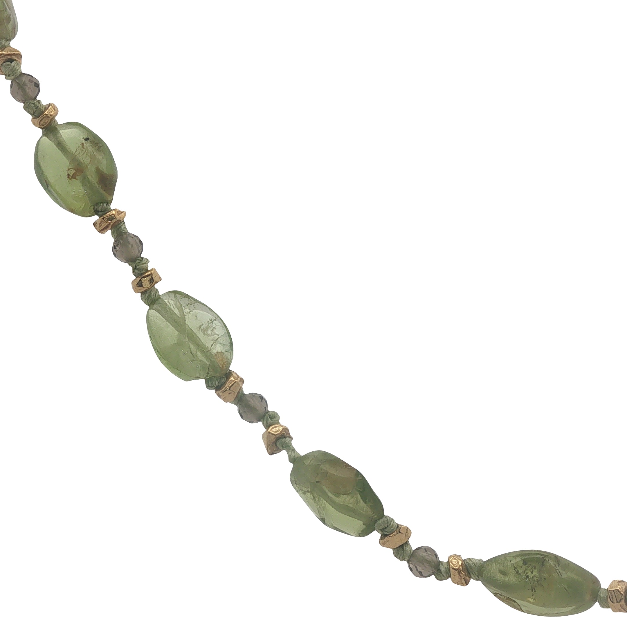 Collier doré péridot, perles dorées et noeuds verts 50 cm