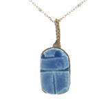 Collier doré scarabée en céramique teintée en bleu 60 cm