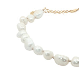 Chaine de cheville dorée perles de culture de différentes tailles et fil beige